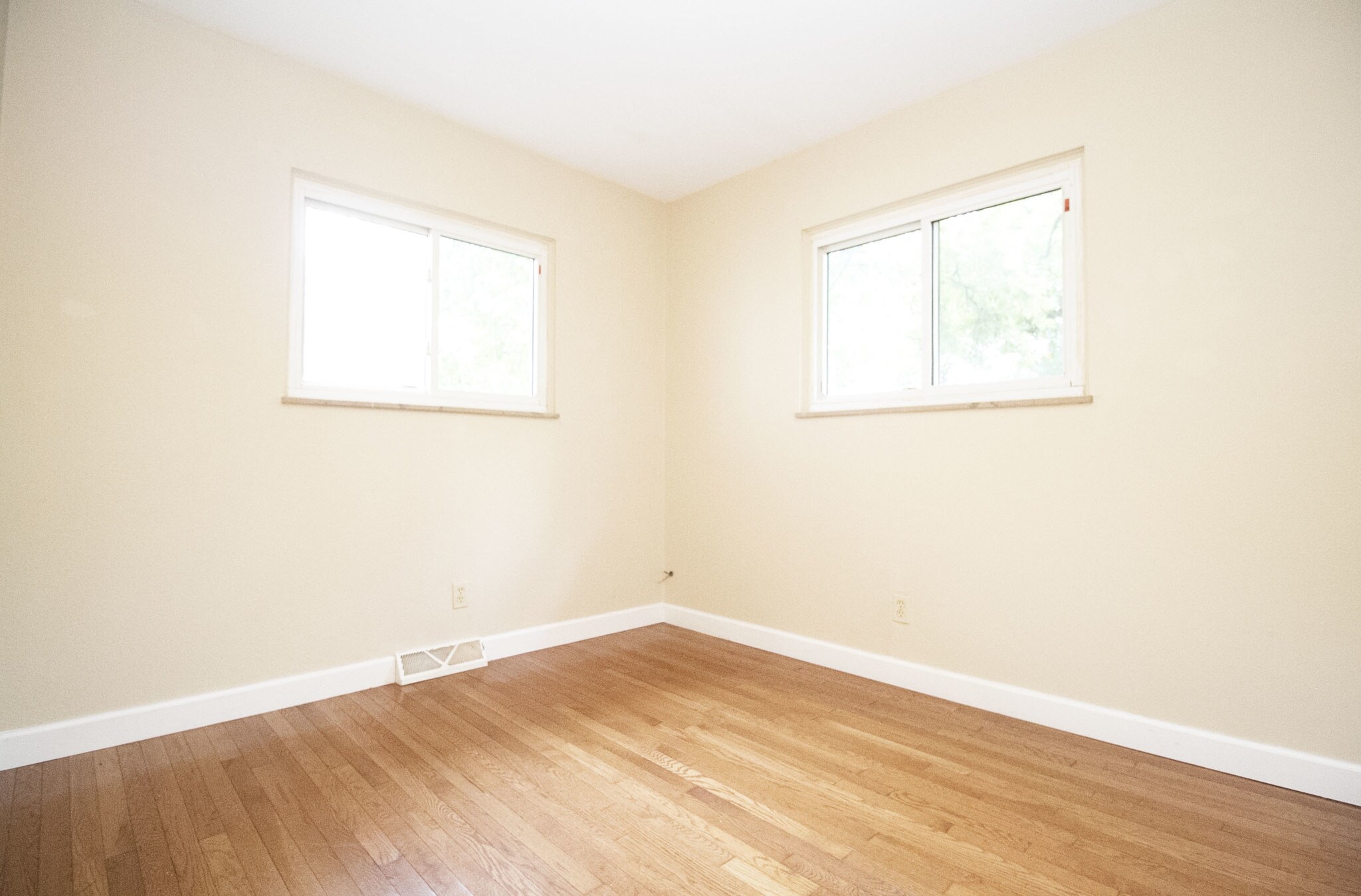 Building Photo - 3757 Dixie Dr