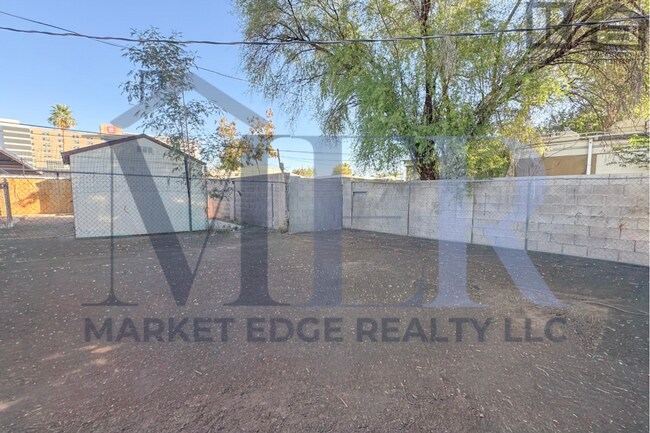 Building Photo - 1Bed/1Bath Apt at 16th St/Thomas Rd! -- NO HOA! FENCED-IN YARD! -- NO APPLICATION FEE!