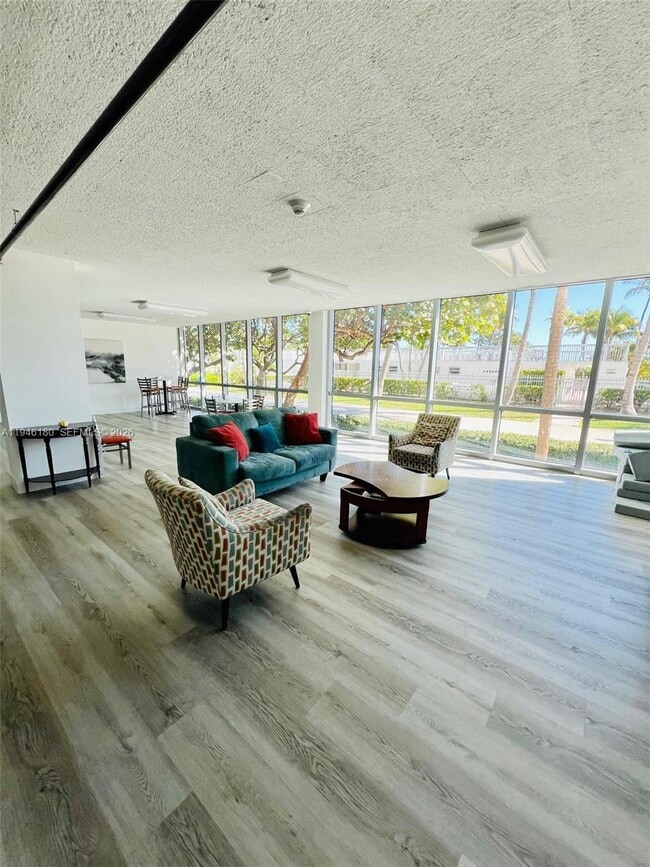 Building Photo - 2655 Collins Ave