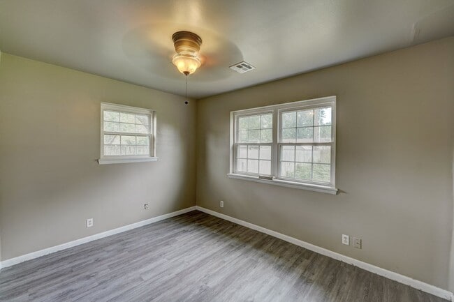 Building Photo - Updated 3-Bedroom Home with Spacious Backy...