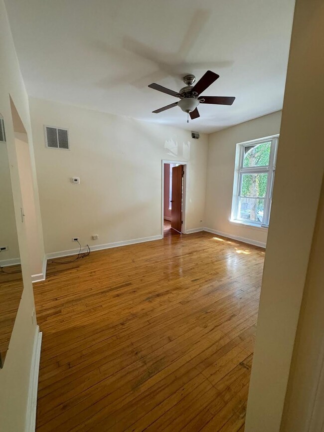 Building Photo - 2 bedroom in Chicago IL 60622