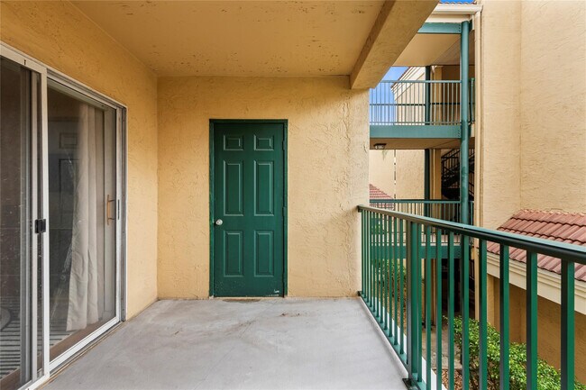 Building Photo - 755 Riverside Dr