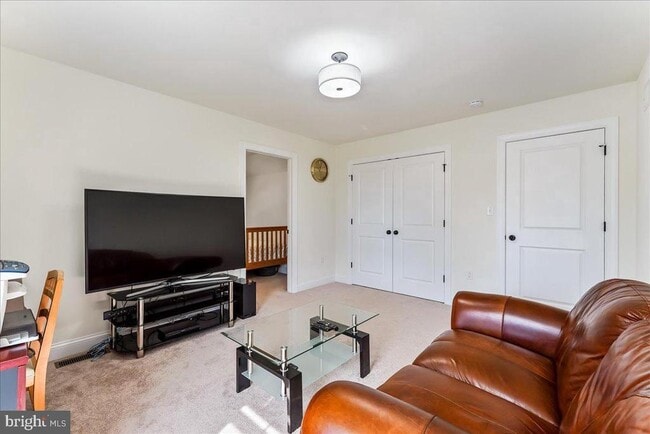 Building Photo - 321 Middletown Rd