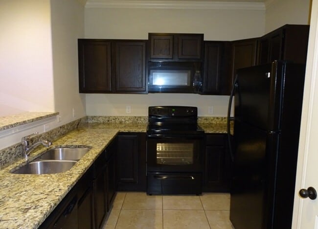 Building Photo - 6619 Arancione Ave