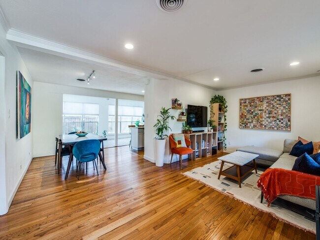 Building Photo - 3 Bedroom in Alamo Height ISD