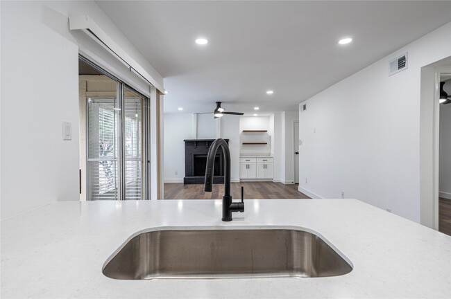 Building Photo - 1500 Bay Area Blvd