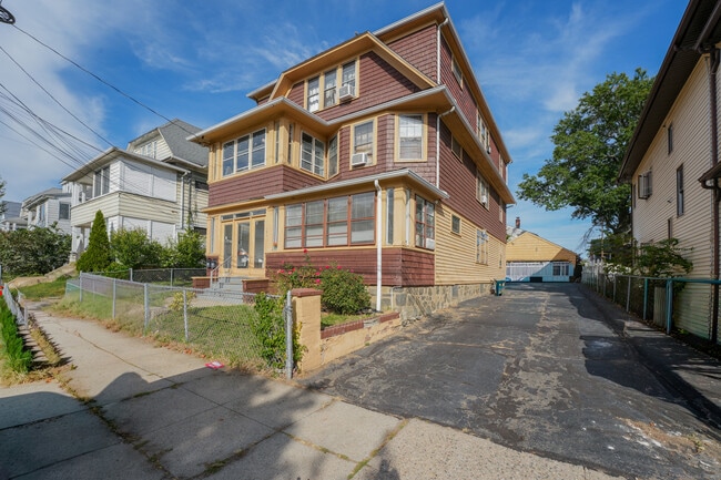 Building Photo - 140 Kent Ave