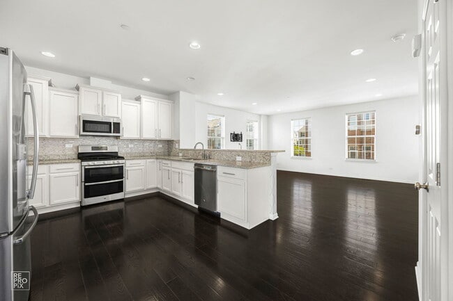 Building Photo - 38 Marcel Ln