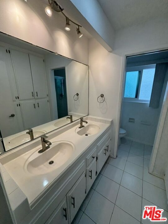 Building Photo - 24 Lighthouse St