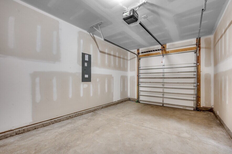 Building Photo - 487 Waterend Dr