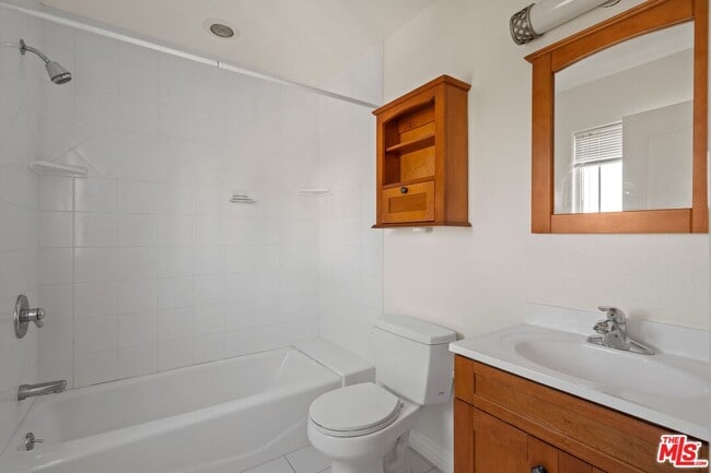 Building Photo - 1565 W 218th St