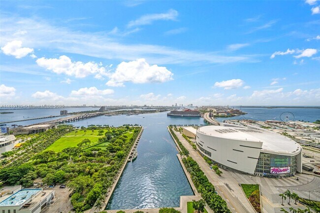 Building Photo - 888 Biscayne Blvd