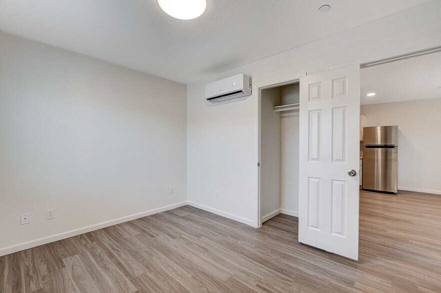 Building Photo - 405 S 10th St