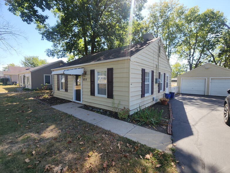 Building Photo - 5215 N Glen Elm Dr