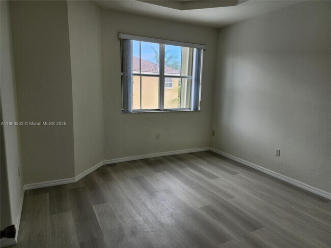 Building Photo - 10831 SW 240 Ln