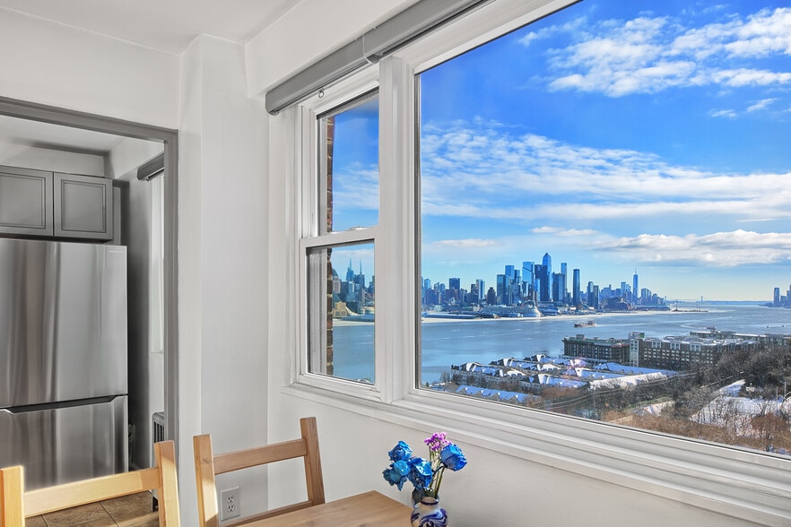 Building Photo - 6515 Boulevard E