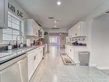 Building Photo - Riverside Heights Pool Home | Across from the Hillsborough River