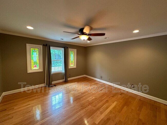 Building Photo - 204 Woodside Ave