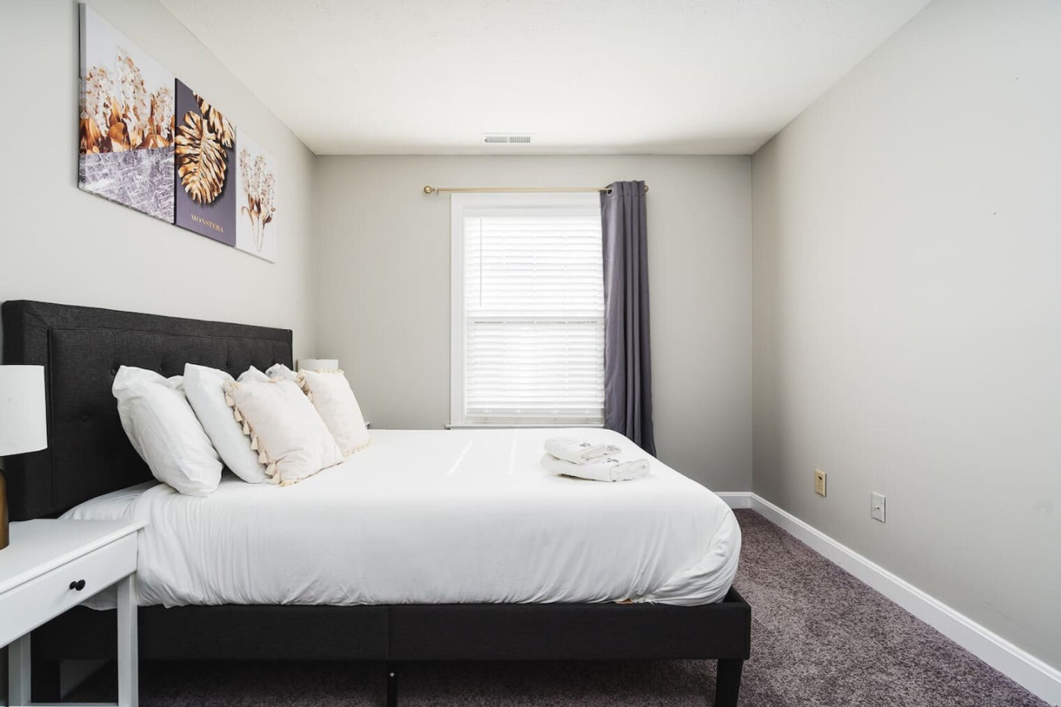 Building Photo - 742 N Sheffield Ave