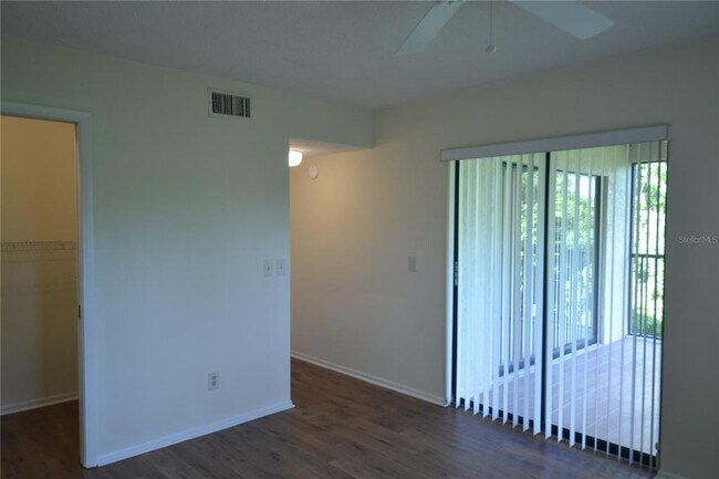 Building Photo - 226 Woodlake Wynde