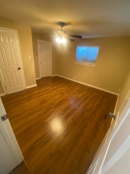 Primary Photo - 1729 Chip-N-Dale Dr