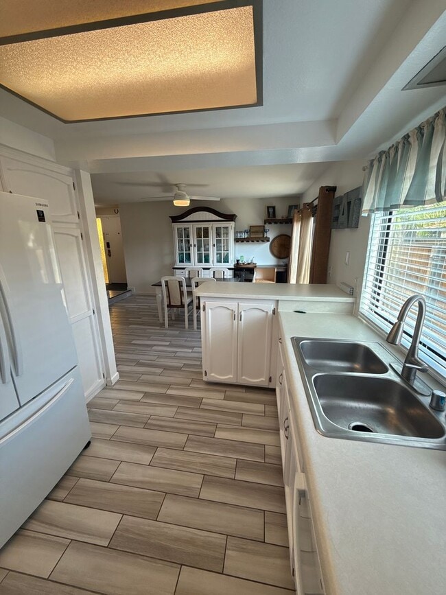 Building Photo - 2BR / 2.5BA Townhome in Prime Solana Beach...