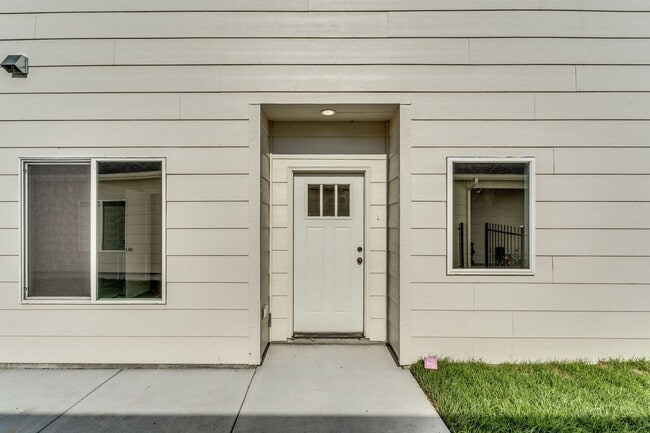 Building Photo - 15439 W Josephine St