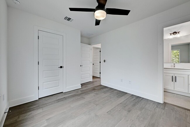 Building Photo - 2308 Maxwell Ln