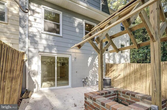 Building Photo - 14822 Bryan Ct