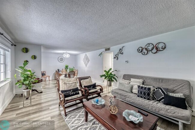 Building Photo - 200 NE 12th Ave