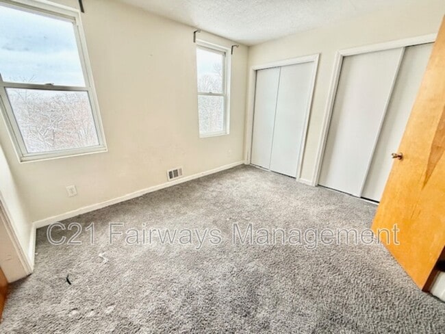 Building Photo - 42 Ruth St