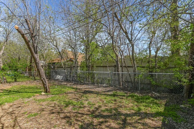 Building Photo - Magnolia Drive