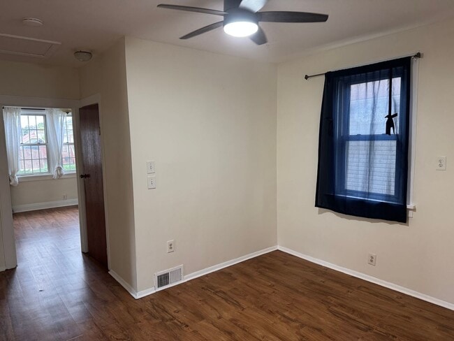 Building Photo - Cozy 2BR, 1BA Single Family Home 2CG