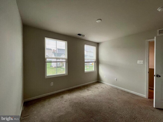 Building Photo - 255 Severna Pkwy