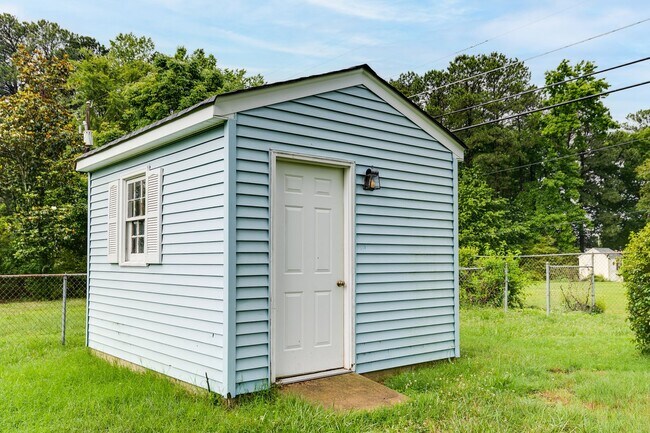 Building Photo - Charming Cape in Richmond