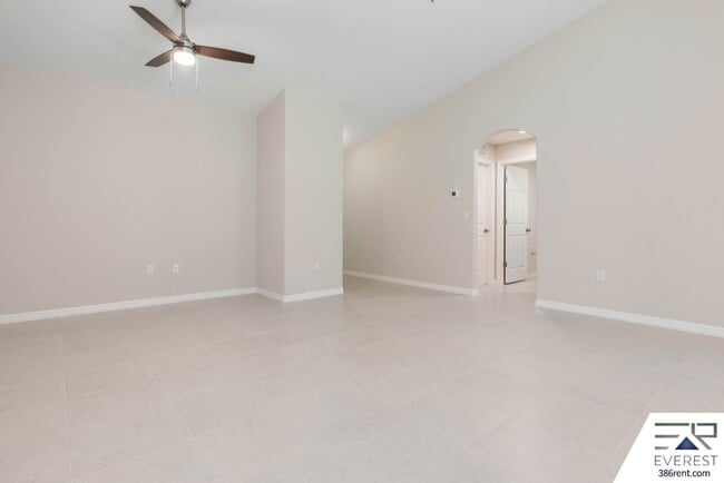 Building Photo - LIKE NEW 3/2/1 TOWNHOUSE IN BEAUTIFUL SEMINOLE WOODS