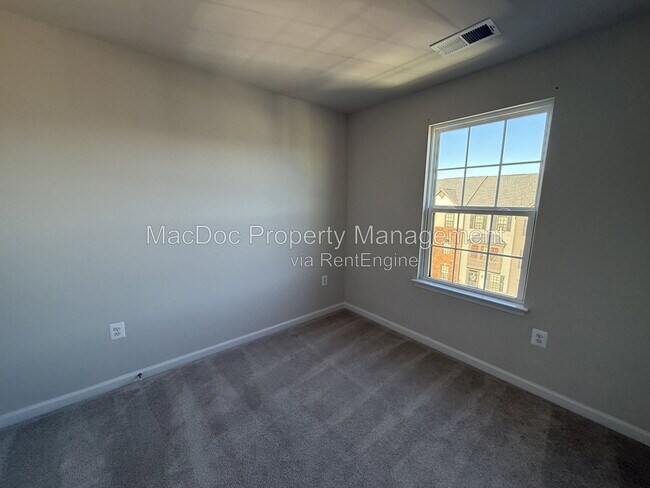 Building Photo - 1100 Rampart Dr