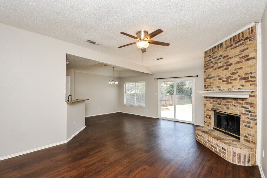 Building Photo - 1040 Glencrest Dr