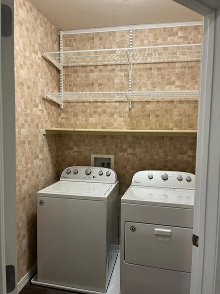 Building Photo - 15455 Canyon Rim Dr