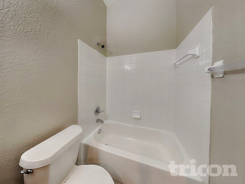 Building Photo - 2075 Sunflower St
