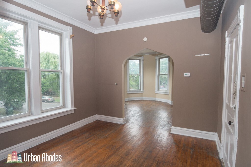 Building Photo - 1058 N Rockwell St