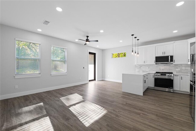 Building Photo - 176 S Lemon Ave