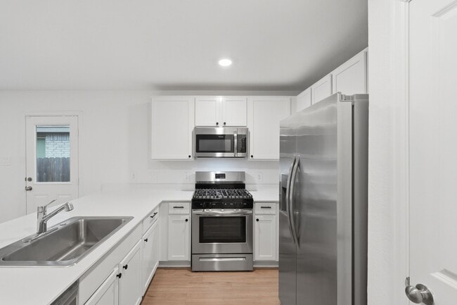 Building Photo - 235 River Grv Ct