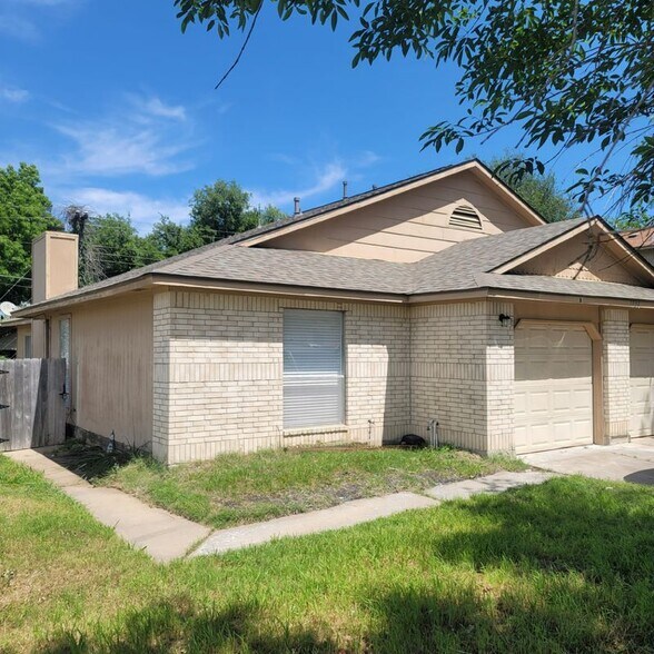 Building Photo - 1306 York Castle Dr