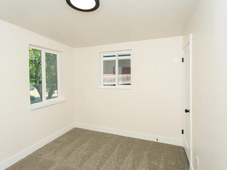 Building Photo - 348 N 200 W