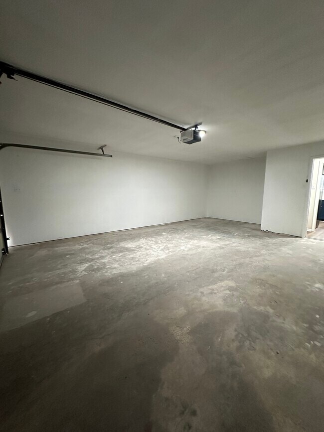 Building Photo - 127 Dunn St