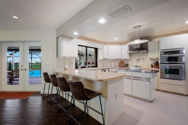 Building Photo - 3705 Torrey Pines Blvd