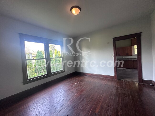 Building Photo - 6 National-