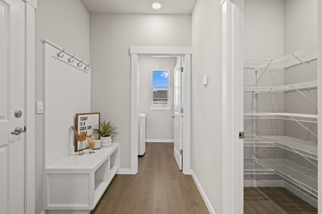 Building Photo - 4 Bedroom Home with Spacious Fully Fenced ...