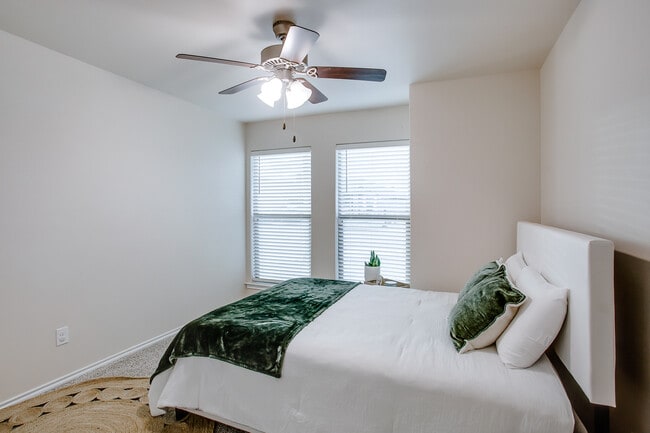 Guest bedroom - 9905 Virginia Ave